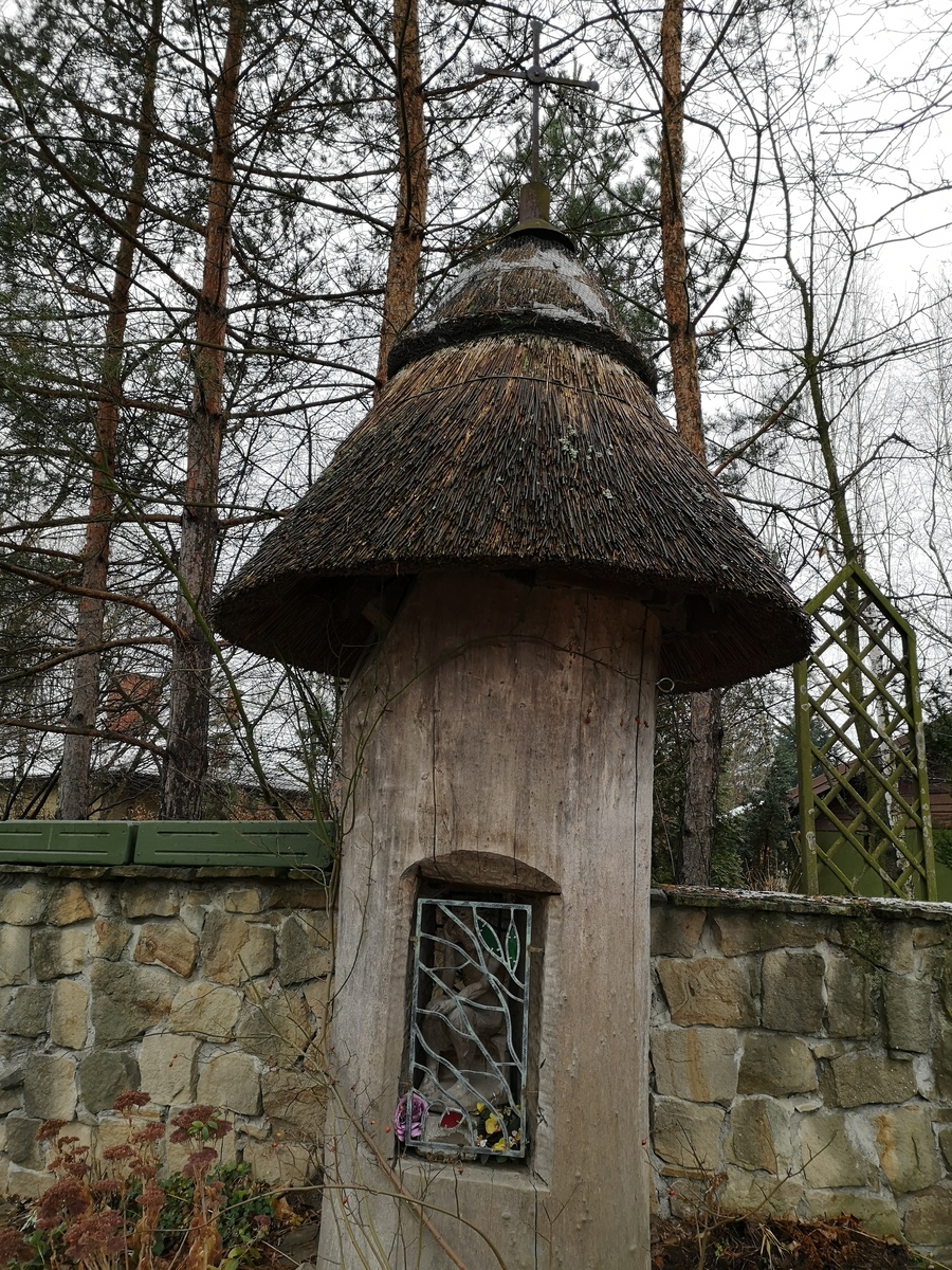 By the entrance down the lane to the confluence point