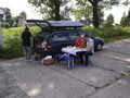 #10: Obiad przy bramie byłego PGR. / lunch at former farm gate