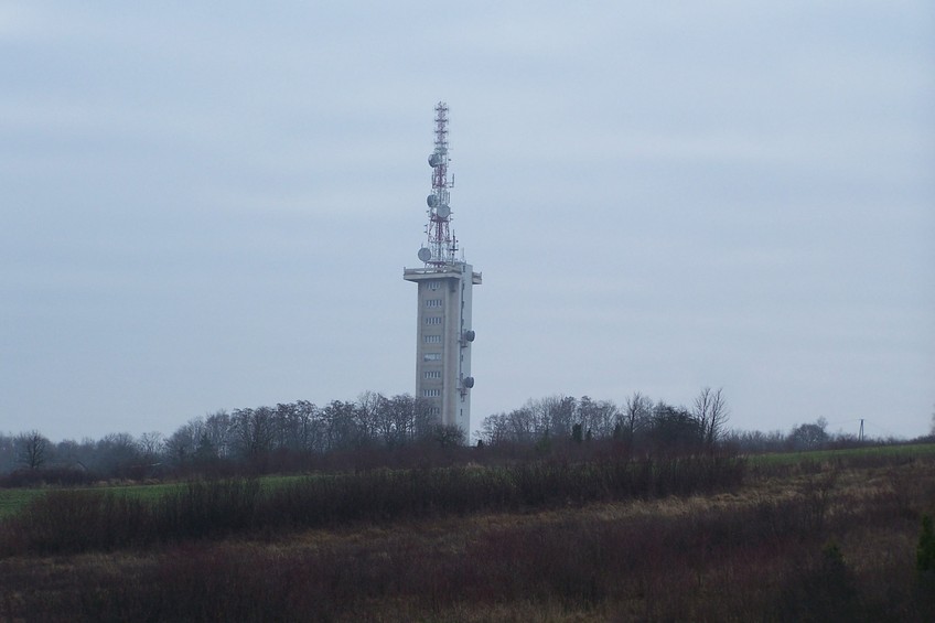 Nearby radio tower in Dobromierz (51°00'00"N 19°55'30"E)