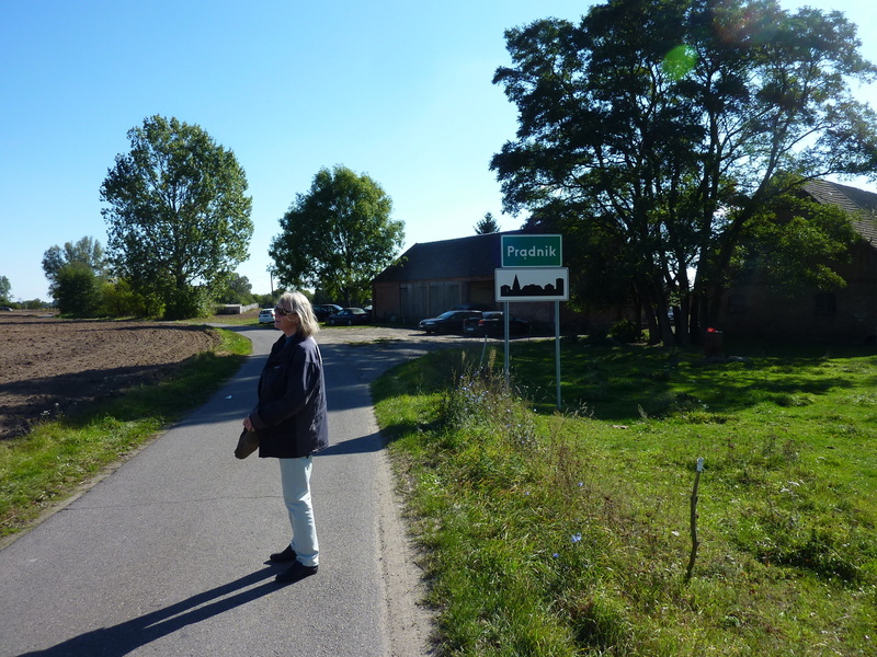 Prądnik village, Aase and the garage