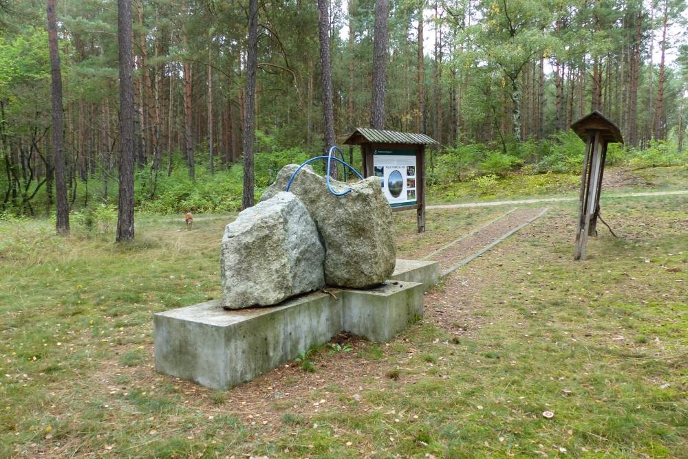 Obelisk od strony południowej // Obelisk from the south