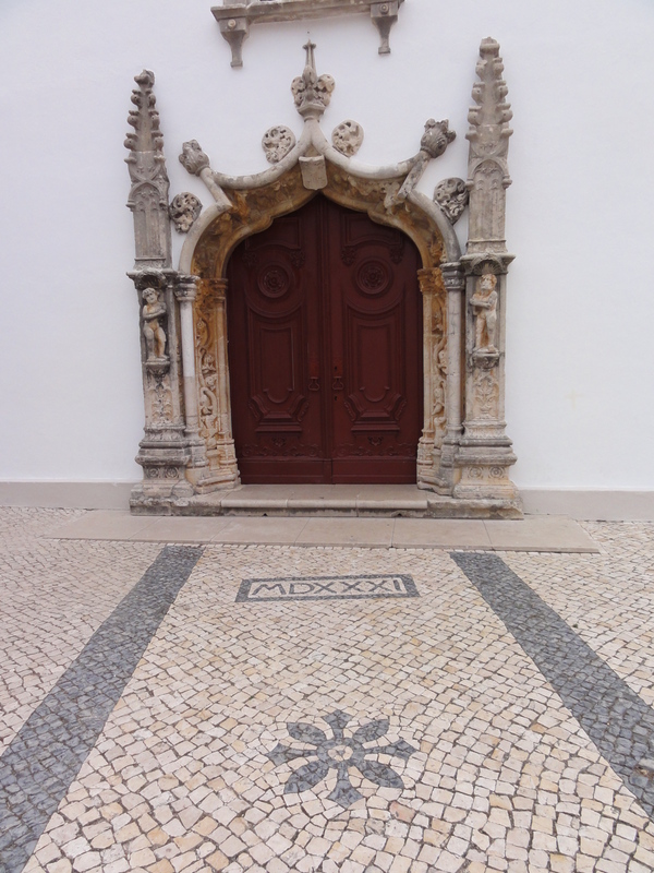 Arruda dos Vinhos 16th century church gate