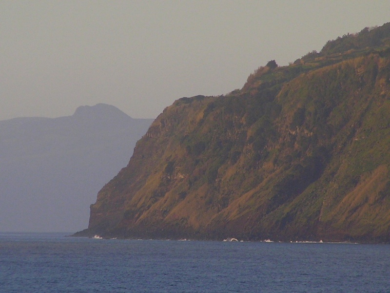 Flores behind Canto da Carneira