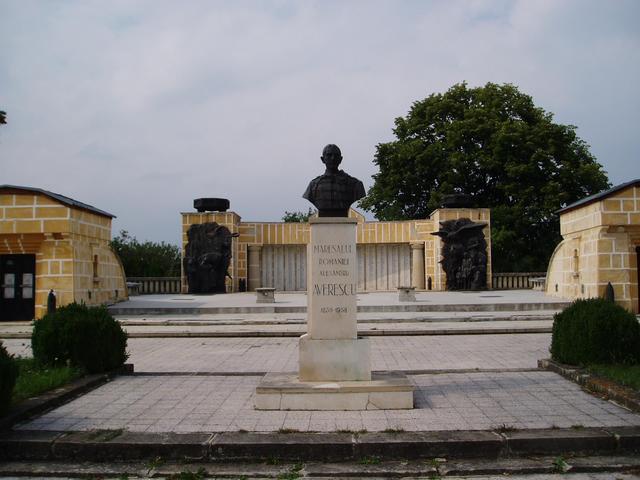 Mausoleul de la Marasti/The Marasti Mausoleum