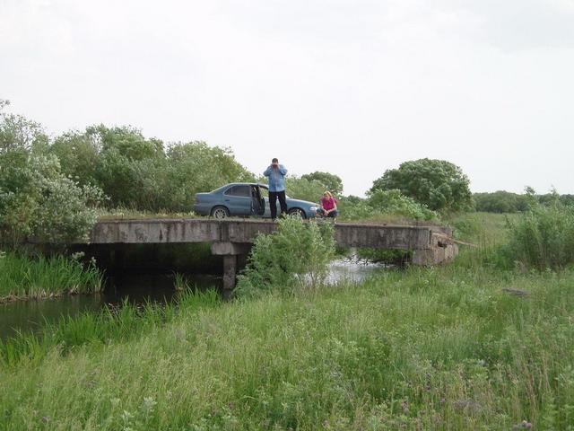 Разрушенный мост через канал -- Ruined bridge over the canal