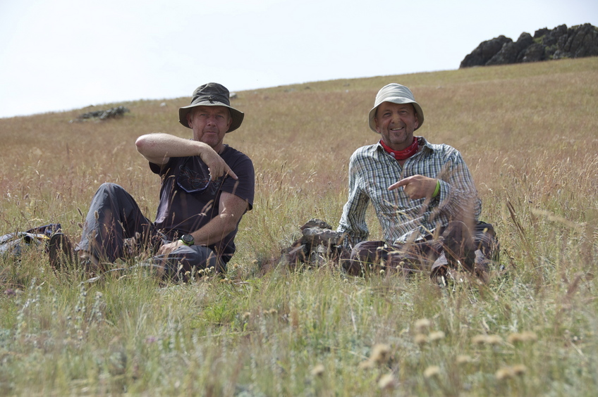 Pictures of Hans (left) and Ernst (right) with stoneman on Confluence between them