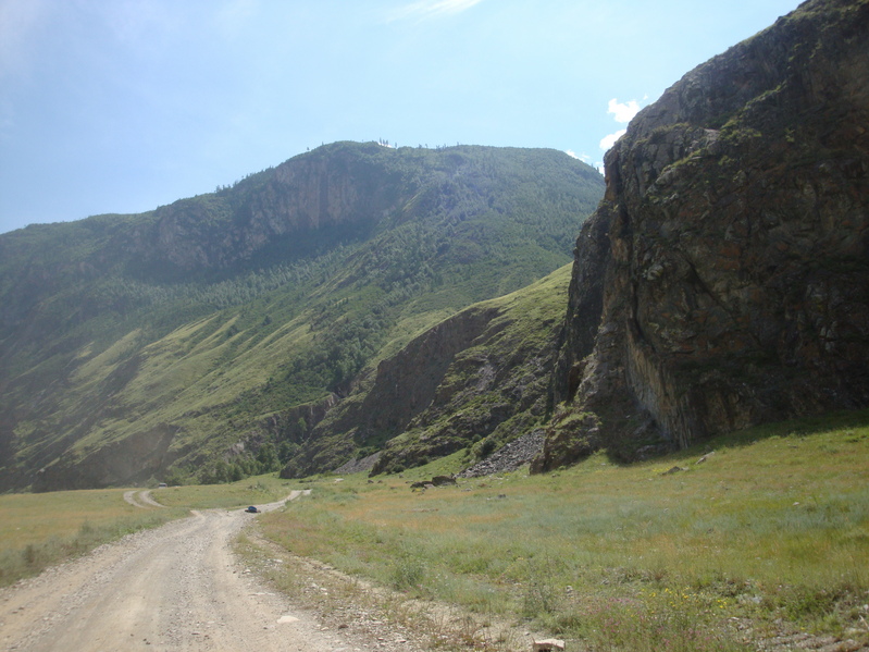 К точке – через эту гору/The confluence is behind this mountain