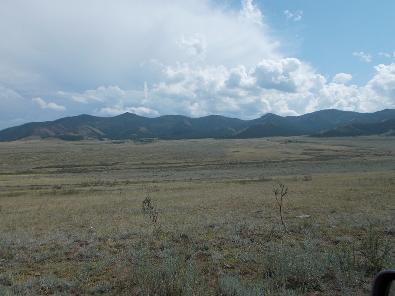 Вид на долину с пересечением/General view to the confluence valley