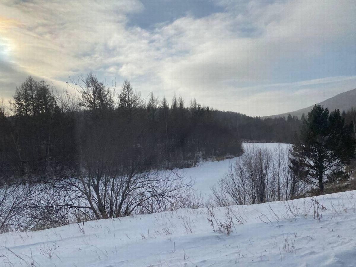 The road along the river Bludnaya