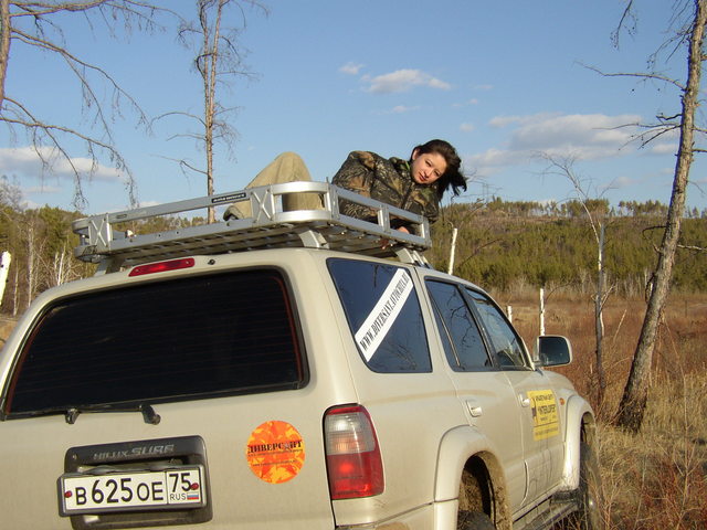 Машина стоит прямо на точке/The car is at exact point