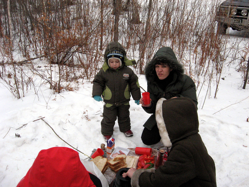 А пока приходиться охотиться с мамой/hunting with mother