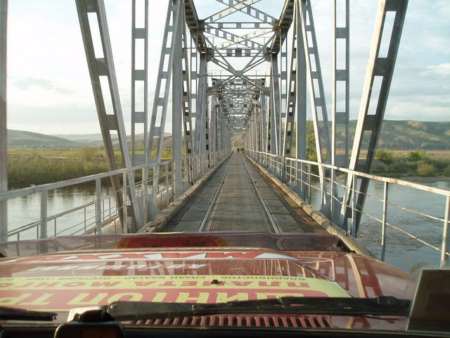 Bridge with one lane combined for trains, cars and pedestrians