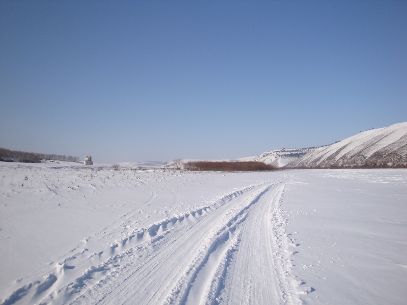 Зимняя дорога на реке Шилка/Winter road along Shilka river