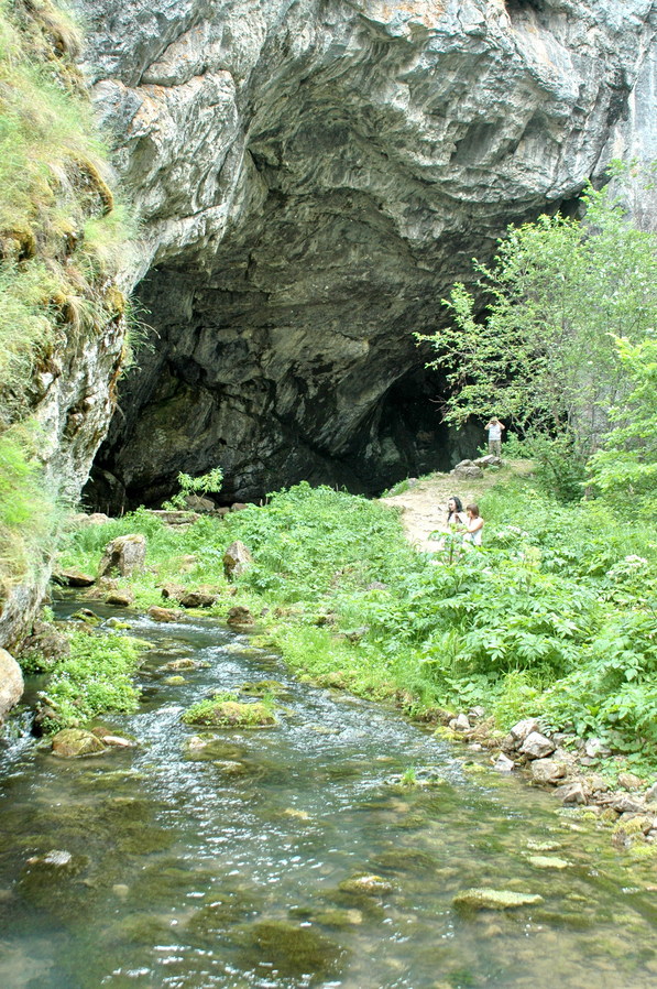 Вход в пещеру/Entrance to the cave