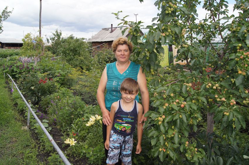 Гостеприимные хозяева Ирина и внук Сергей / Hospitable Irina and grandson Sergei