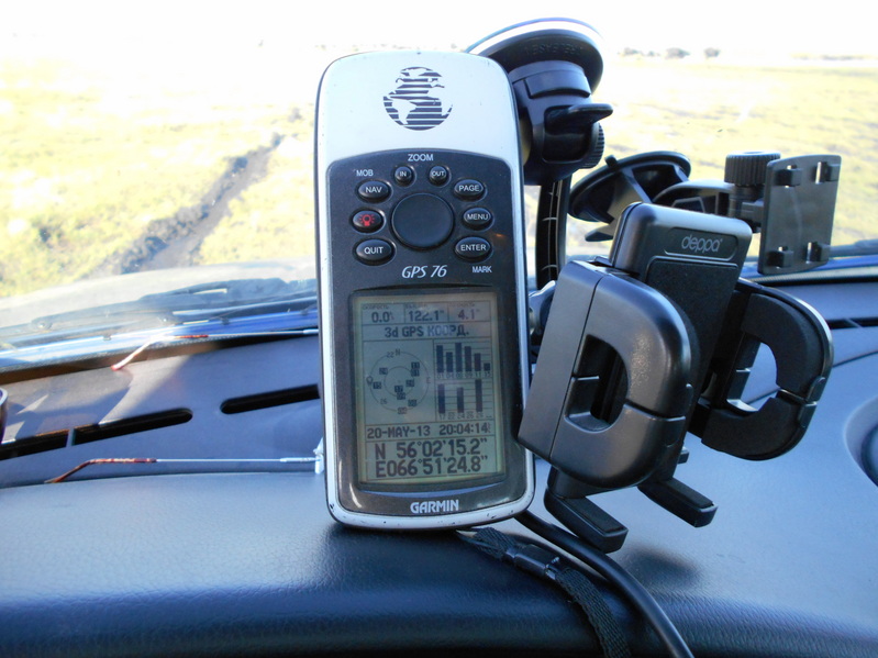 GPS, расстояние до точки 9,8 км/GPS reading, 9.8 km to the goal