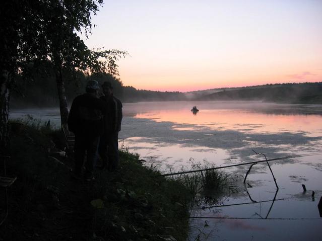 Закат на озере -- Sunset on the lake
