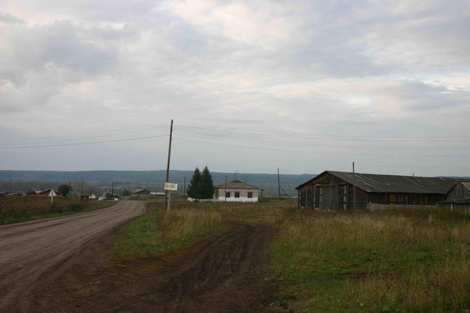 На въезде в деревню Алтат -- At the entrance to the village Altat