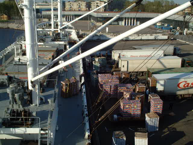 Discharging fruits on pallets in Saint Petersburg