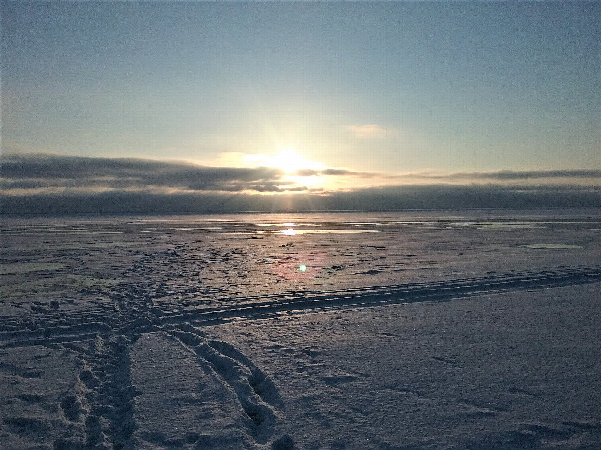 Вышел на лёд. Вид на точку (запад). / Start walking on ice. View to the CP (West)