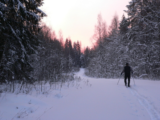 Early morning. Making ski-track/Тропежка на рассвете