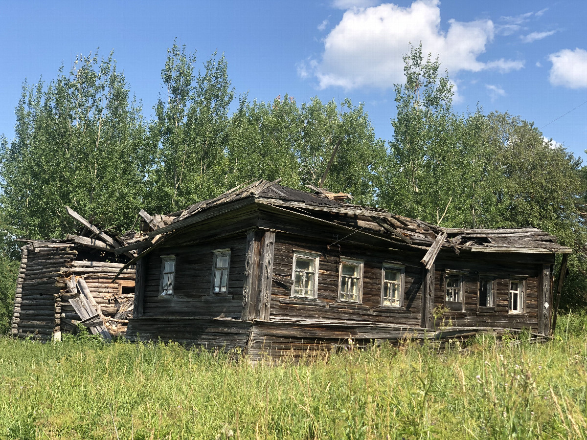 Abandoned village Khvostikha (Хвостиха) in 2 km distance.