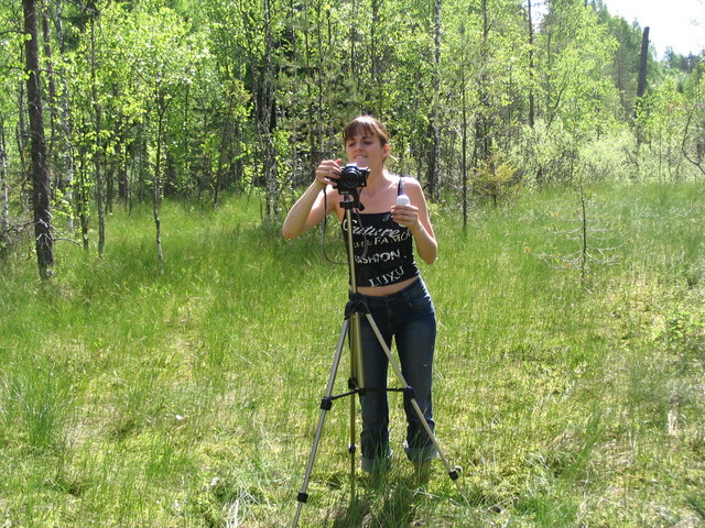 Alena shooting us on the point (Алёна фотографирует нас, стоящих на точке)