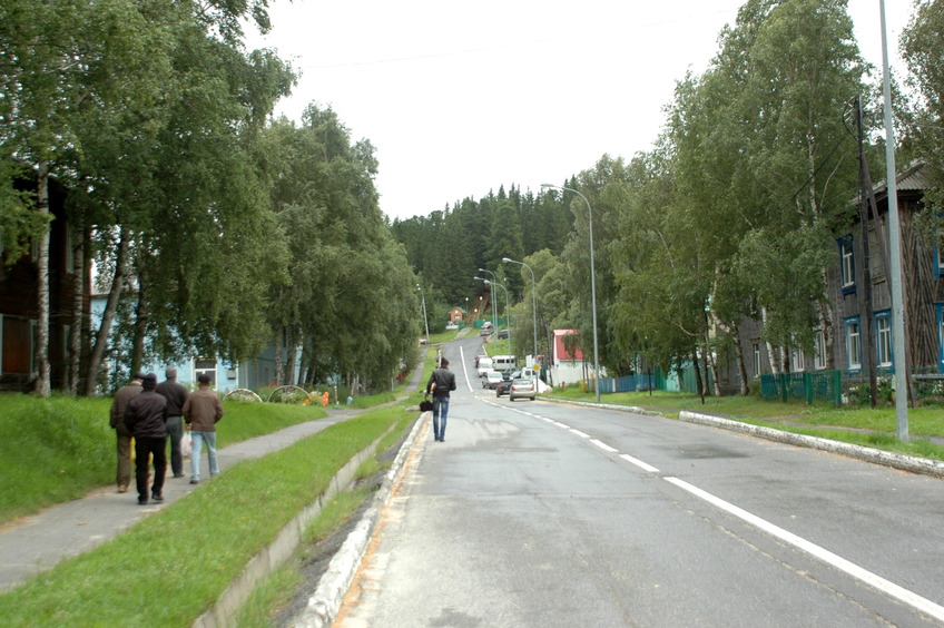 View along the street, towards museum / Вид в конец улицы, к музею