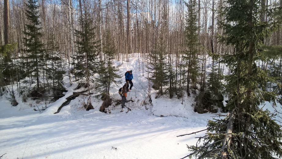 Rainer and Vladimir are descending to the river / Владимир и Райнер спускаются к реке