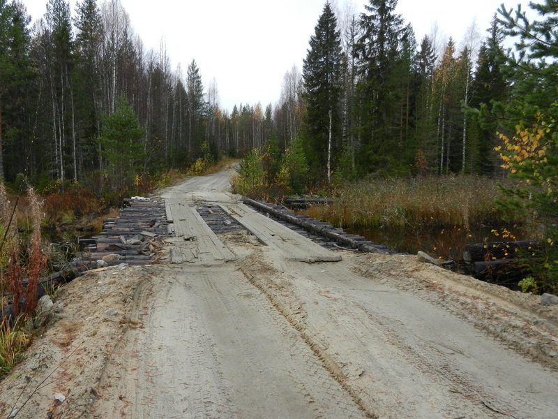 Мост на дороге к Пересечению / Wooden bridge on the road