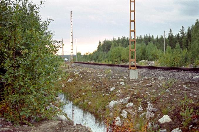 Начало пути, железная дорога / Railroad tracks near the start of the hike