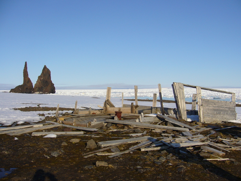Remains of Walter Wellmann's hut and the needles of Cape Tegetthoff in the background