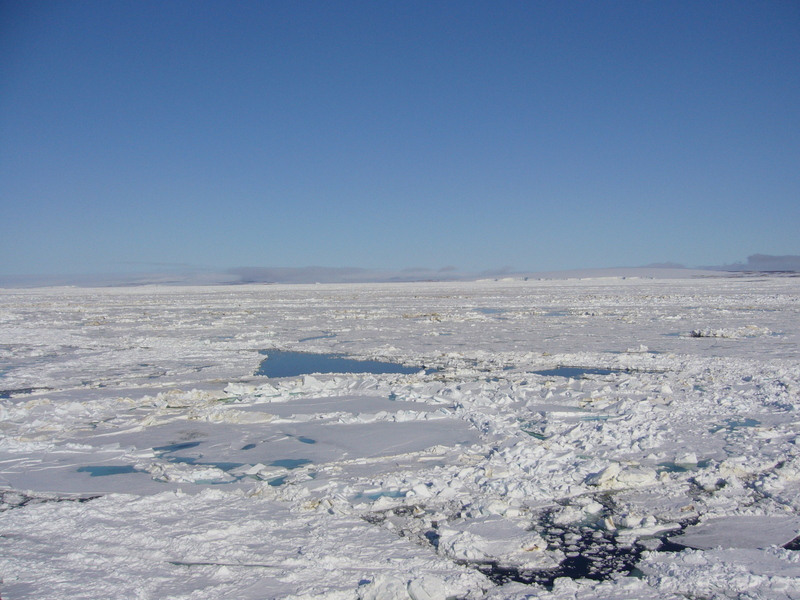 East: Sal'ma (Salm) Island (left) and Vilcheka (Wilczek) Island (right)