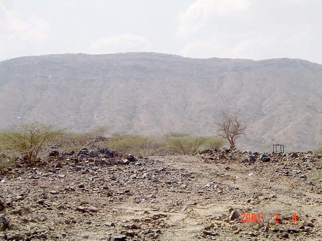 West view. al-Jūwa mountain can be seen