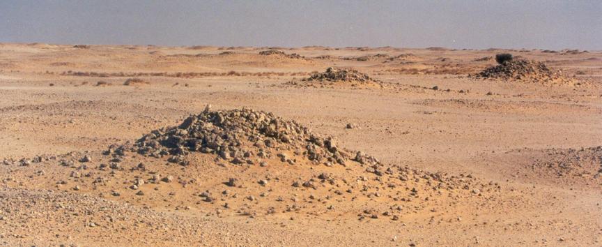 Burial mounds near Jabrîn