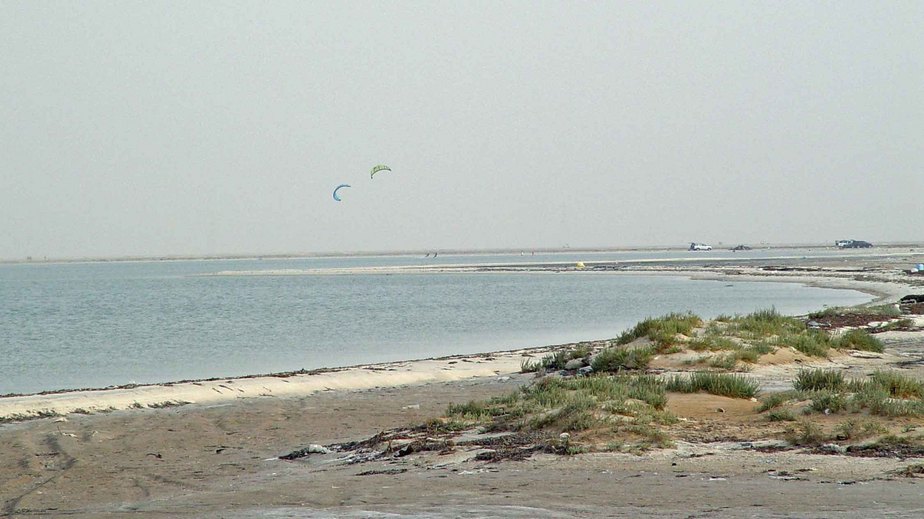 Zoomed-in view looking south towards kite boarders 1400 m south of confluence point, on September 11.