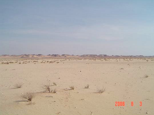 South view, al-Mišnaqa Mountain, behind which Madā'in Sālih is located, can be seen