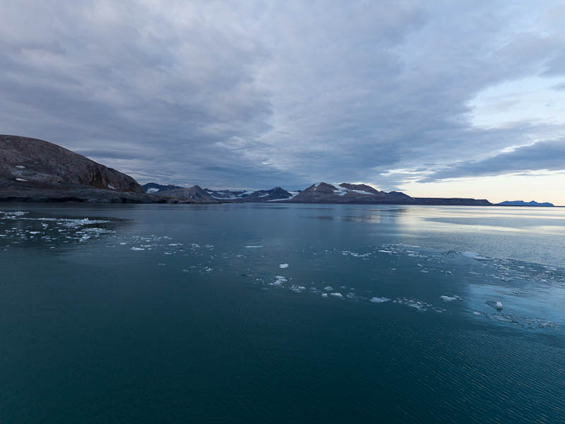 View south towards Bröggerhalvöya and Ny-Ålesund