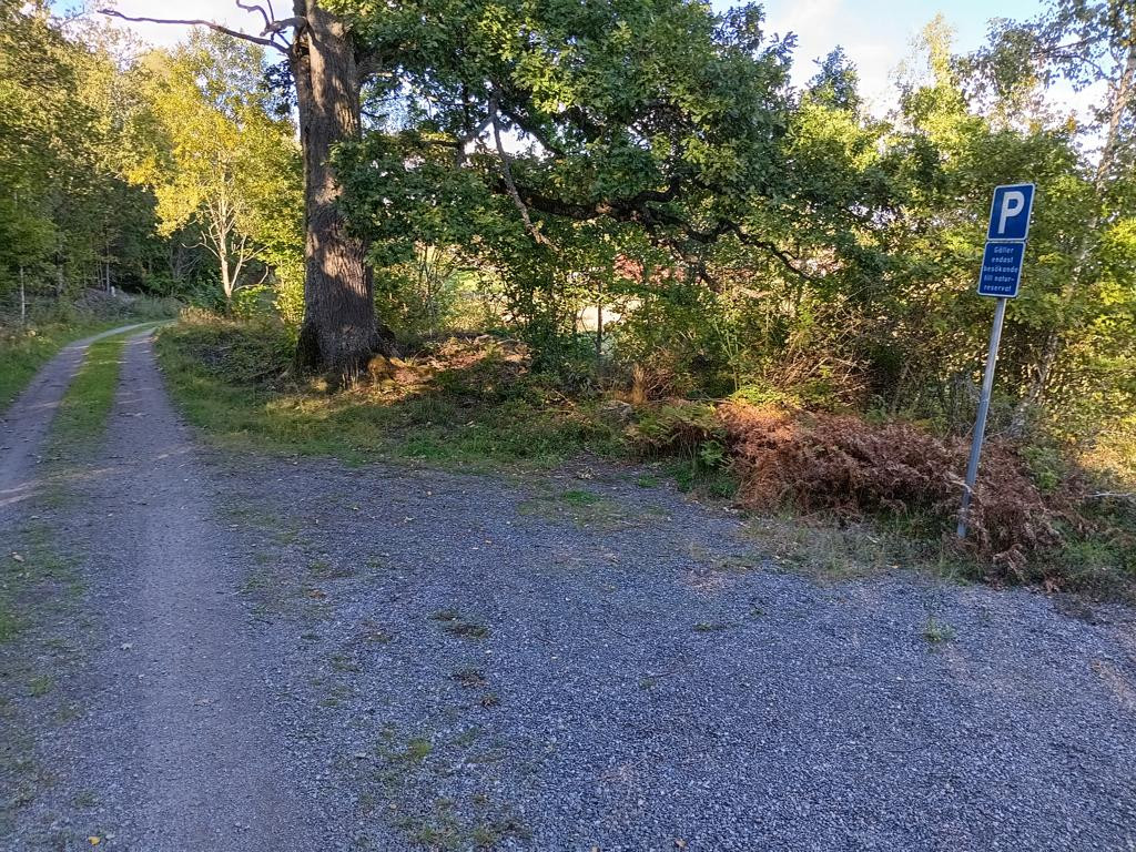 small parking on way to CP