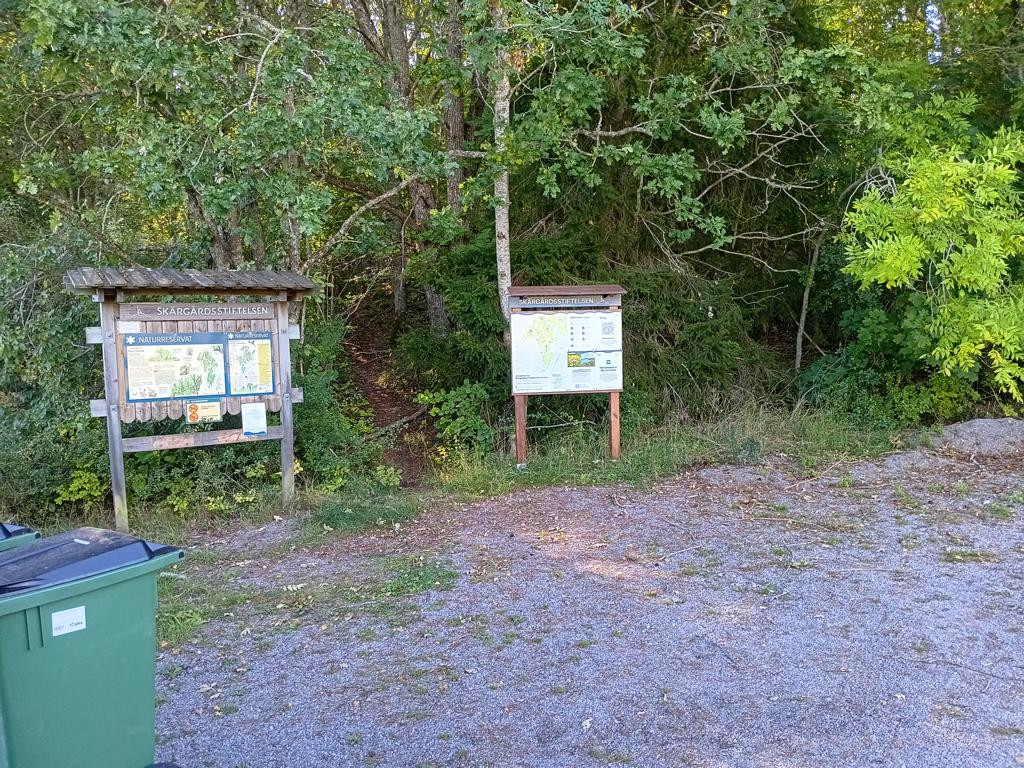parking at entrance of nature reserve