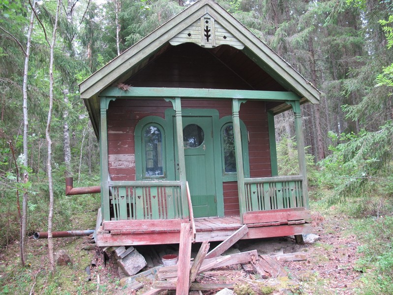 Old hut on way to CP