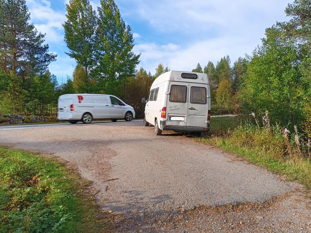 parking beside track at road 84