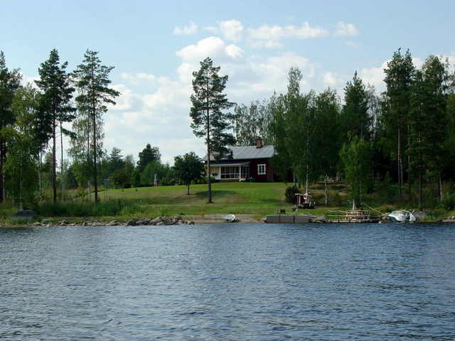 Beautiful houses on the lakeshore / Schönes Wohnen am Seeufer