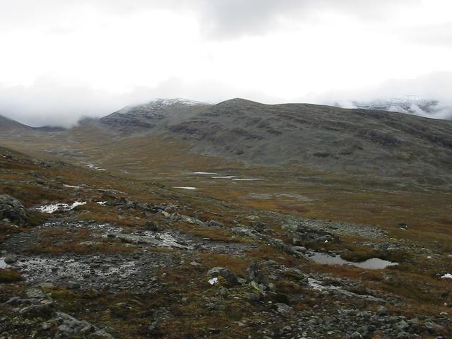 View over Lillådörren from pass 1350 m north of confluence