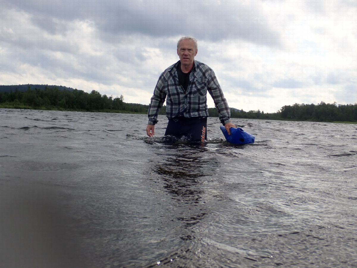 Crossig the Rautas River / Durchgehen und schwimmen &uuml;ber den Rautas Flu&szlig; 