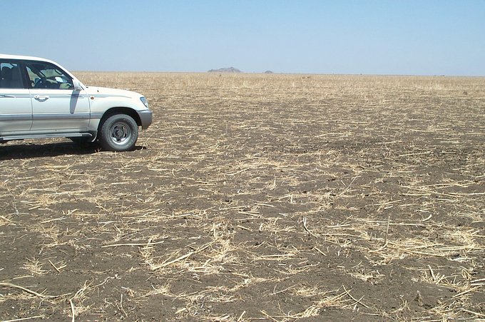 The Confluence in front of the car, Jabal Nawri at the horizon