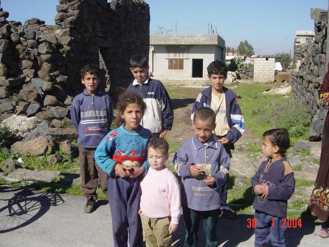 Children outside masjid in Qāsim