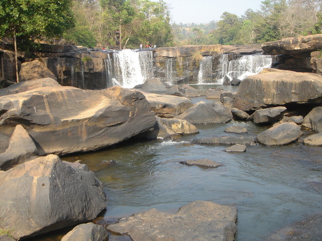 A view of the waterfall at Tat Non in the National park.