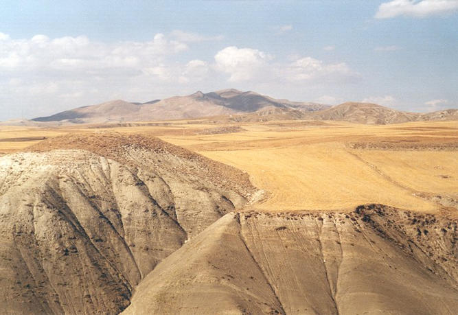 View north across a deep erosion trench towards the Confluence, still 2.4 km away