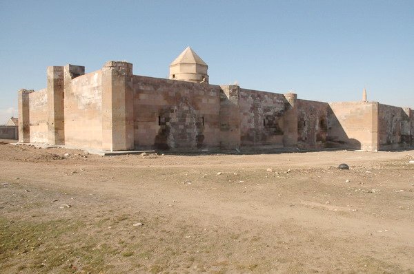 Sultanhanı Kervansarayı near the confluence point